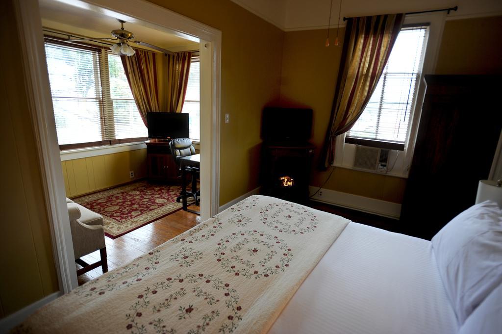 Alpine Inn Hot Springs Ruang foto